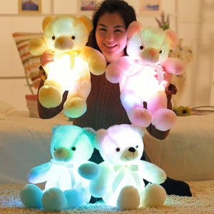 LED-Plüschbär für Mädchen, verschiedene Farben im Windelzimmer