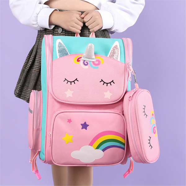 Einhorn-Rucksack für Mädchen mit einem rosa Schlüsselanhänger und einer Tasche