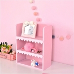 Regal mit 3 Ebenen für rosafarbenes Mädchenzimmer in einem Haus