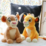 Perfektes Simba & Nala Plüschtier zum Kuscheln für Mädchen mit schwarzem Kissenhintergrund