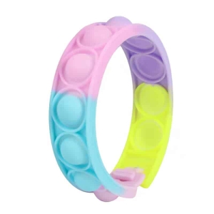 Ein buntes Armband mit Pop-it