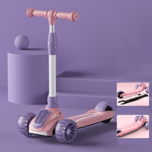 Klappbarer 3-Rad-Scooter für Mädchen mit violettem Hintergrund