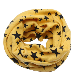 Snood-Schal mit Sternenmuster für Mädchen in Gelb mit weißem Hintergrund