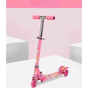 Rosafarbener verstellbarer 3-Rad-Scooter für Mädchen mit rosa Hintergrund mit weißen Blöcken