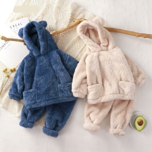 Weicher Fleece-Pyjama mit Kapuze und Bärenohren für Mädchen in verschiedenen Farben