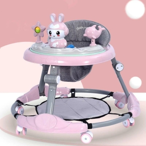 Rosa und graue Lauflernhilfe mit Spielzeug auf der vorderen Platte