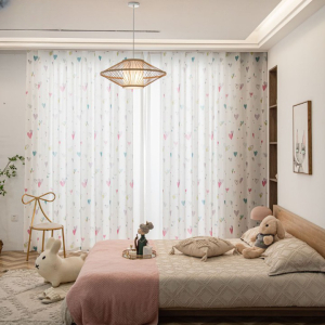 Vorhang aus Voile und Tüll für Mädchen mit einem Hintergrund für ein Mädchenzimmer
