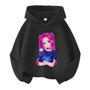 K-pop Demon Hunters Sweatshirts für Mädchen Mira in schwarzer Farbe mit einer Kapuze. Auf weißem Hintergrund.