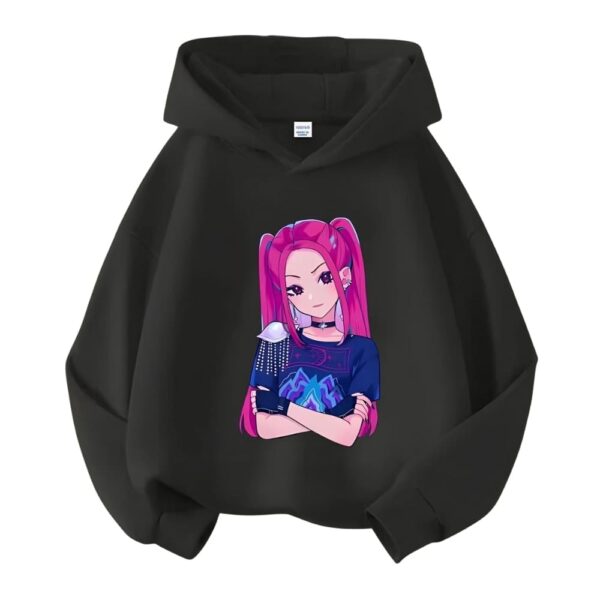 K-pop Demon Hunters Sweatshirts für Mädchen Mira in schwarzer Farbe mit einer Kapuze. Auf weißem Hintergrund.